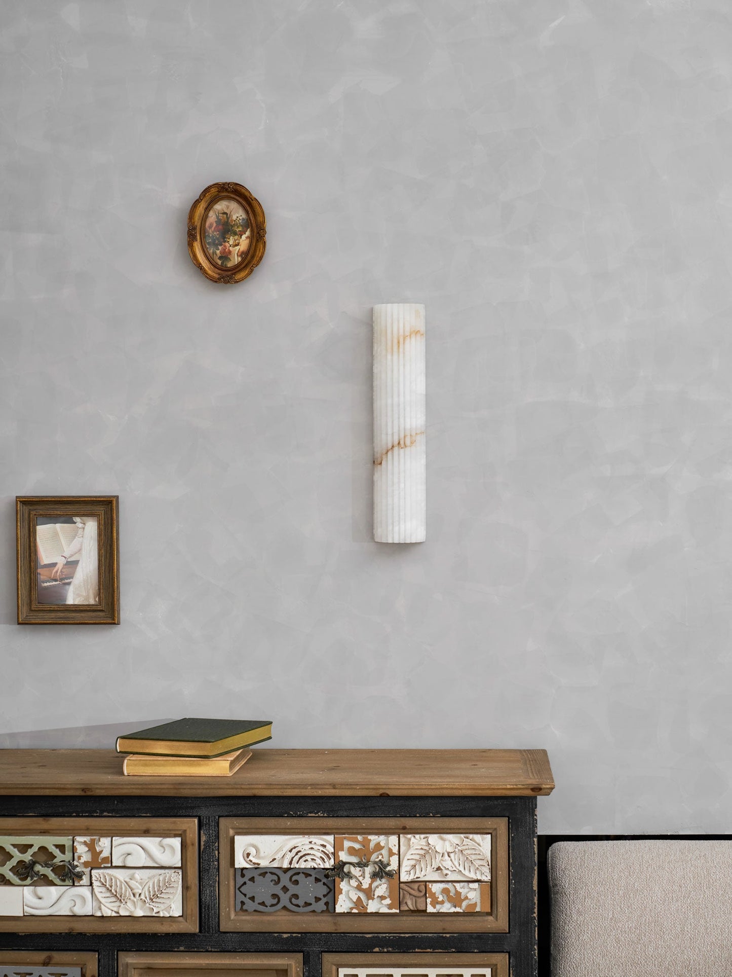 Alabaster Wall Light - Elegant Design, Adjustable Brightness