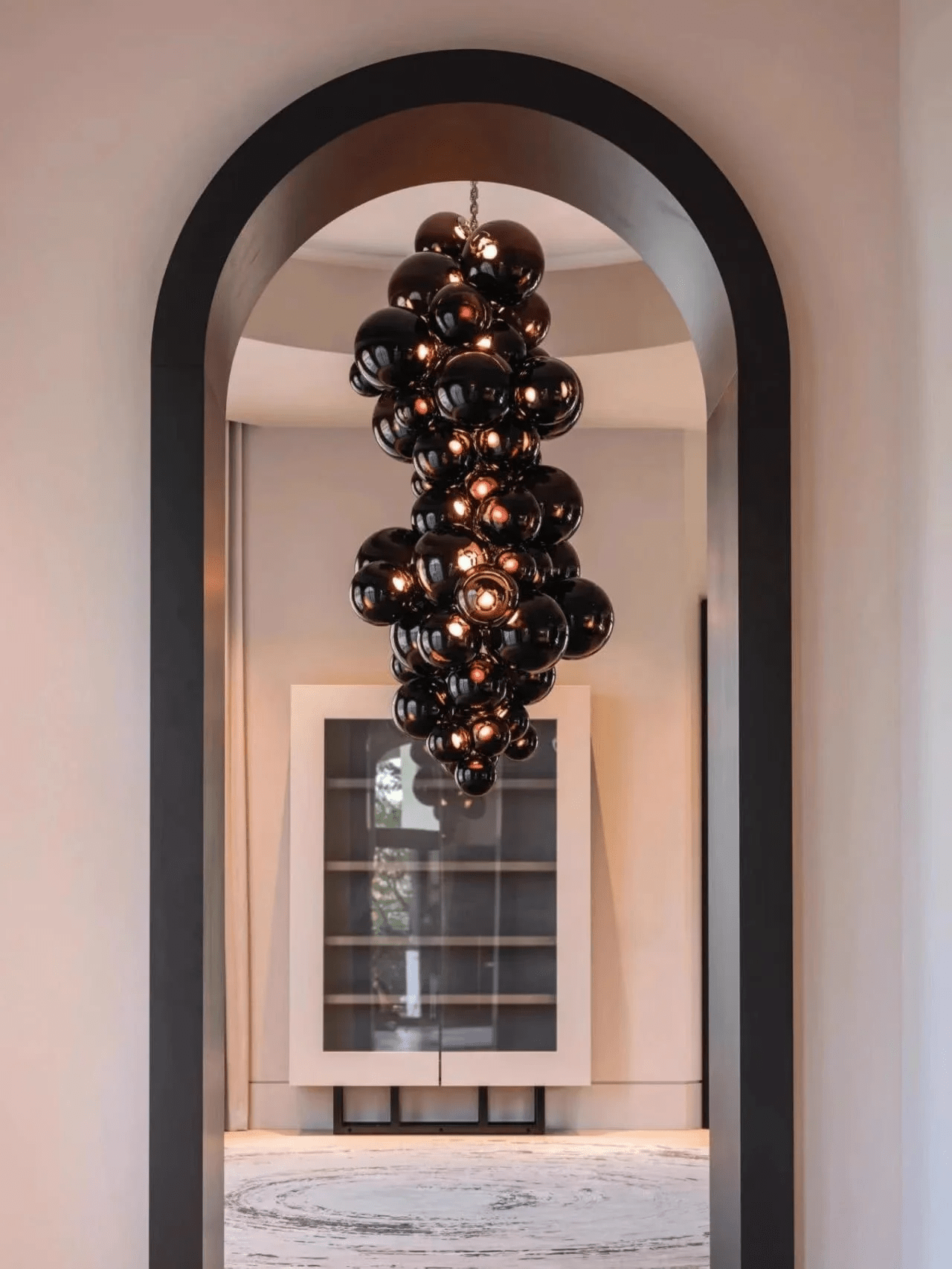 Velymo Grapetta Chandelier - Elegant Design with Adjustable Brightness