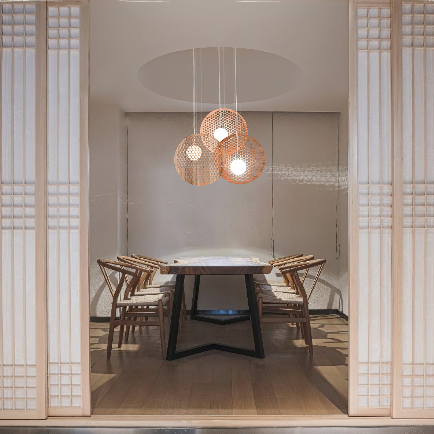 Elegant Bee Plate Chandelier - Adjustable Brightness & Energy Efficien