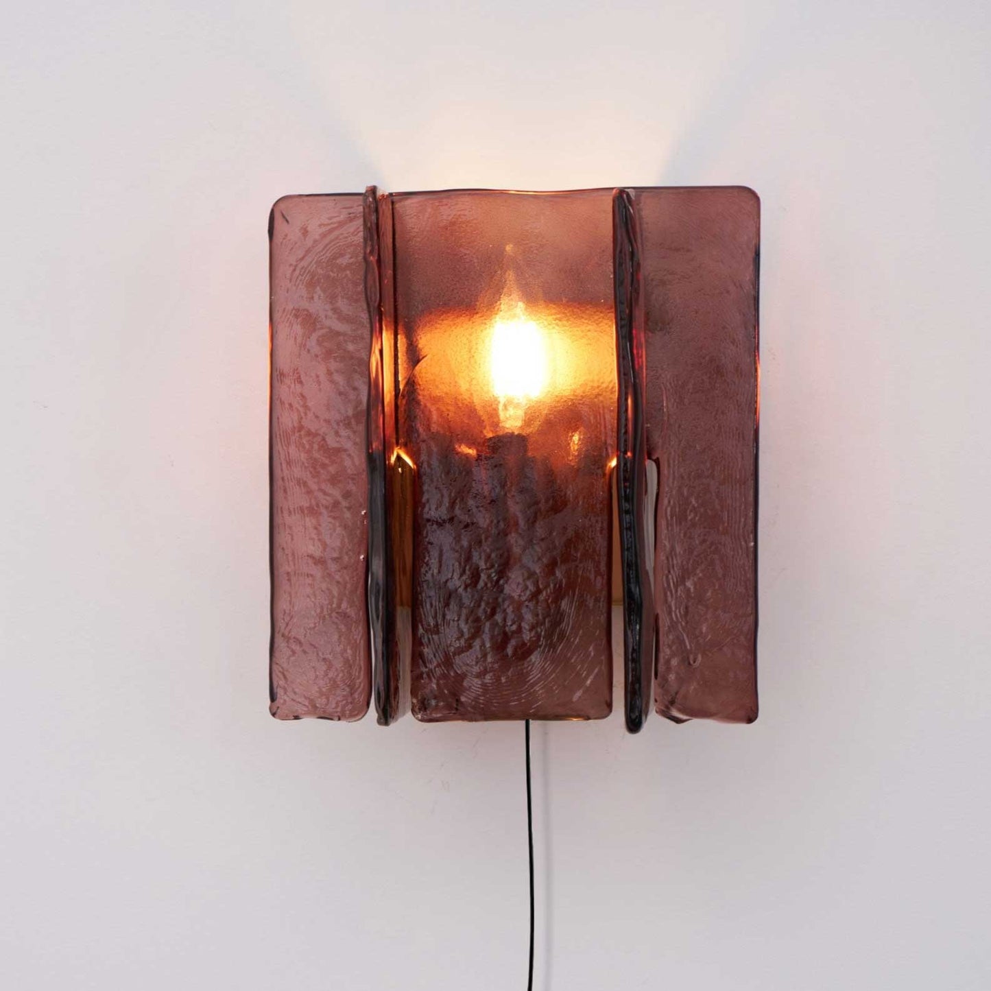 Blason Plug-in Wall Light with Adjustable Brightness and Modern Design