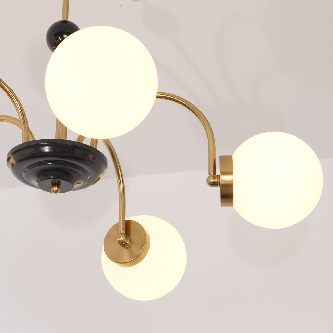 Yisu Modern Chandelier with Adjustable Height and Energy-Efficient LED