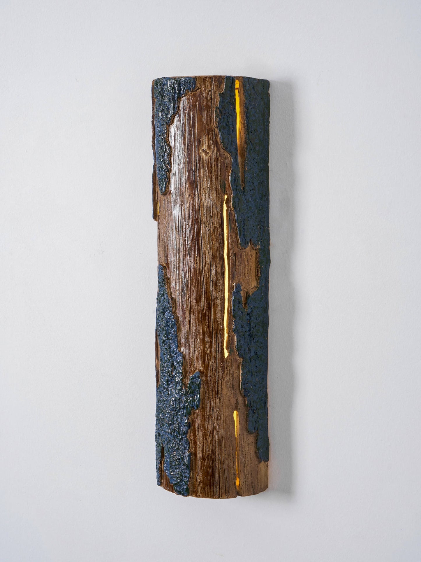 Broken Bark Wall Light - Outdoor Waterproof, Energy-Efficient LED Desi