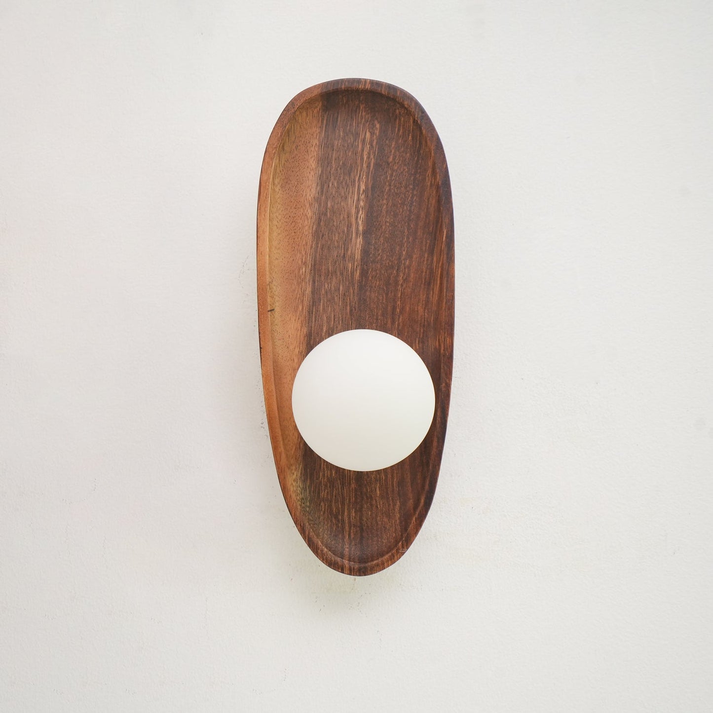 Eivor Wall Lamp - Adjustable Brightness & Modern Design