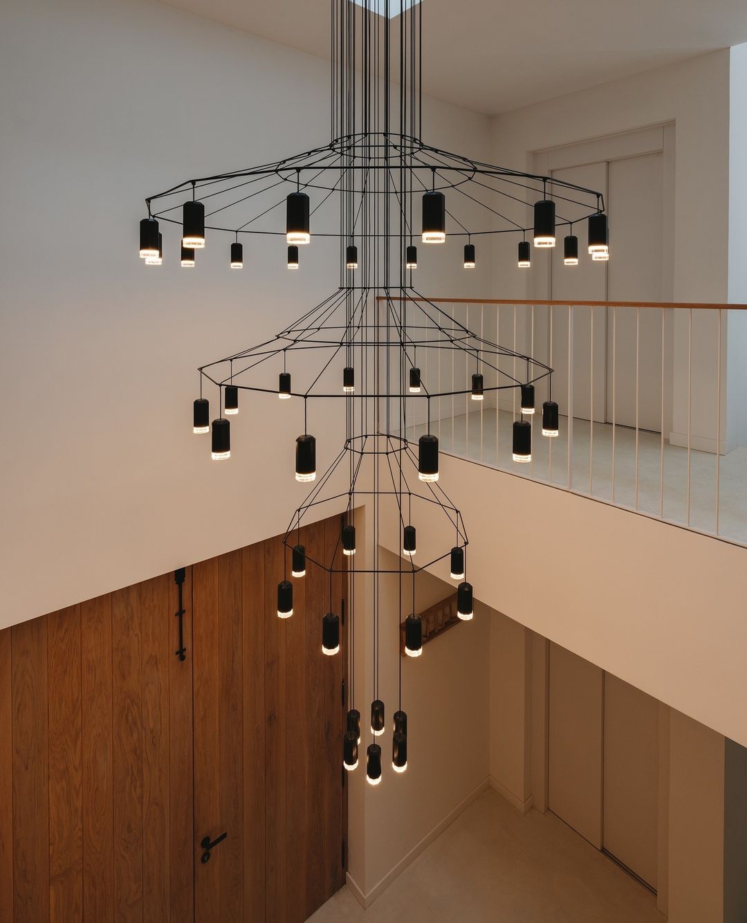 Geometric Lines Pendant Lamp - Adjustable Height, Energy-Efficient LED