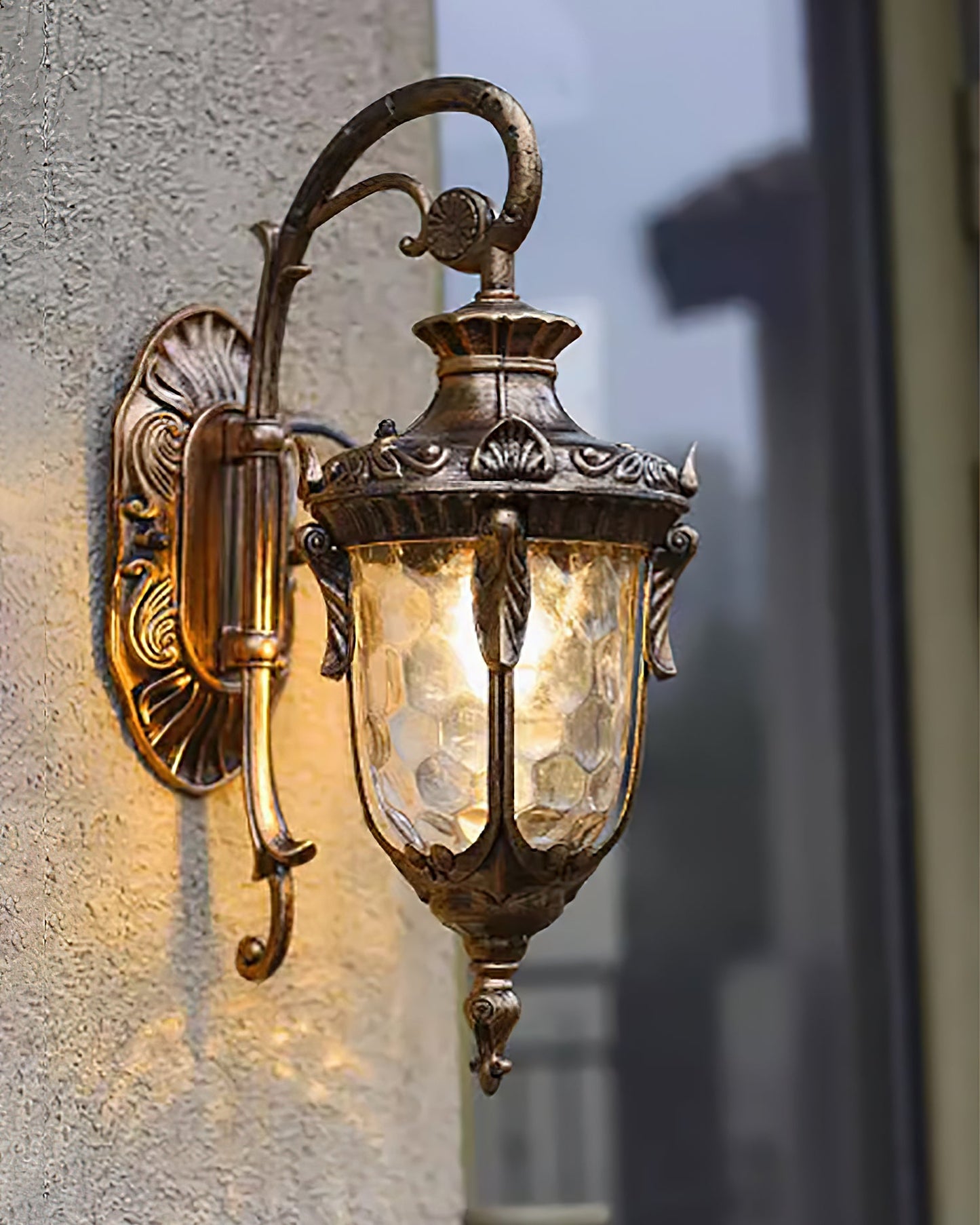 Heritage Outdoor Wall Lamp - Weather-Resistant, Energy-Efficient LED