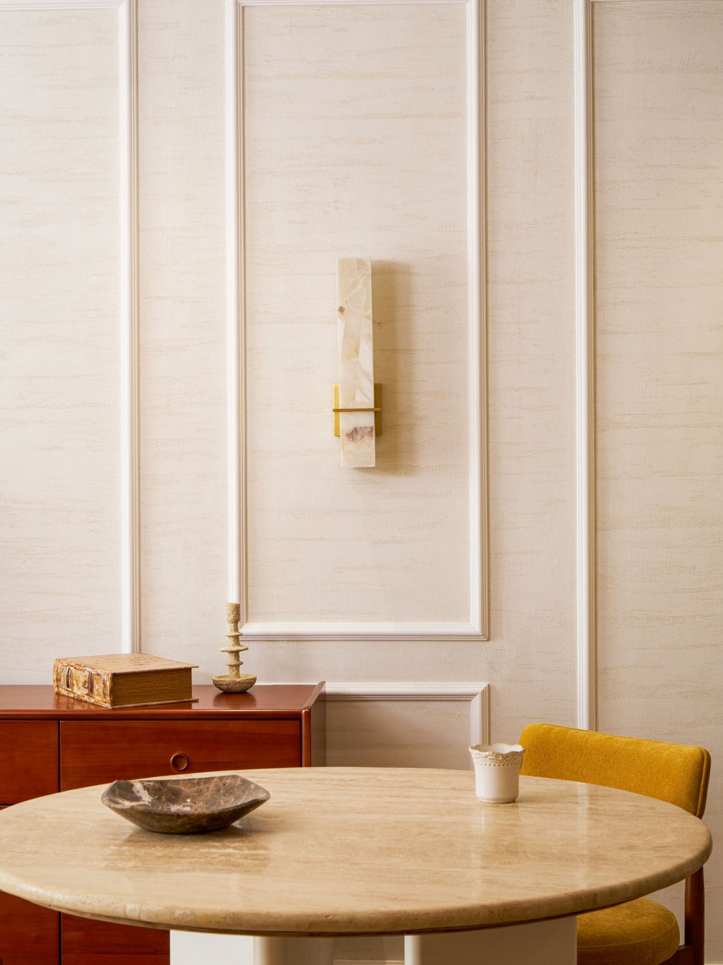 Milan Alabaster Wall Sconce - Elegant Design with Adjustable Brightnes