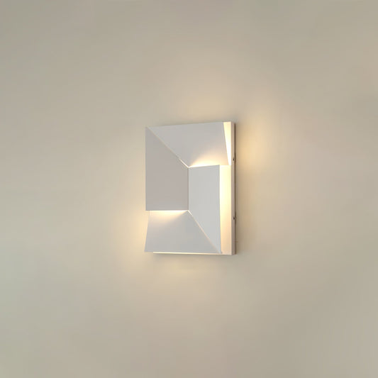 Shadows Grand Sconce - Elegant Wall Light with Adjustable Brightness