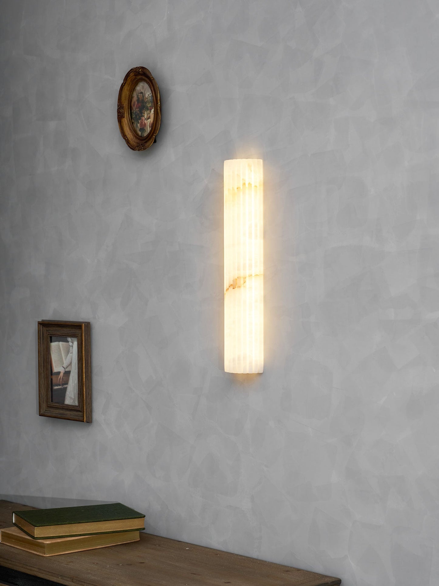 Alabaster Wall Light - Elegant Design, Adjustable Brightness