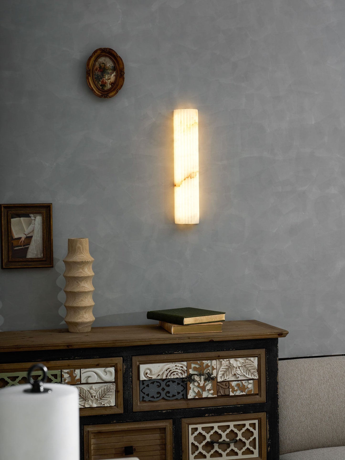 Alabaster Wall Light - Elegant Design, Adjustable Brightness