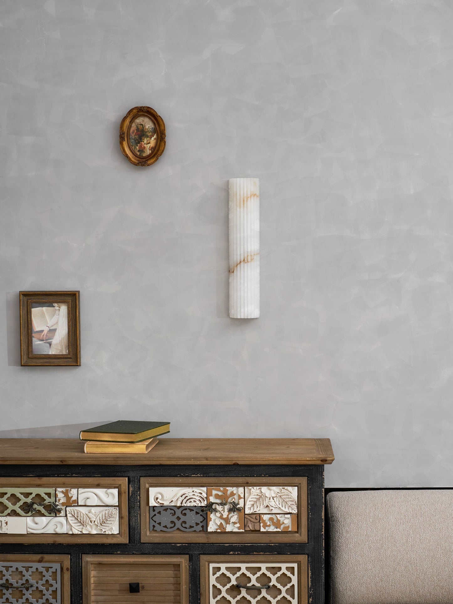 Alabaster Wall Light - Elegant Design, Adjustable Brightness