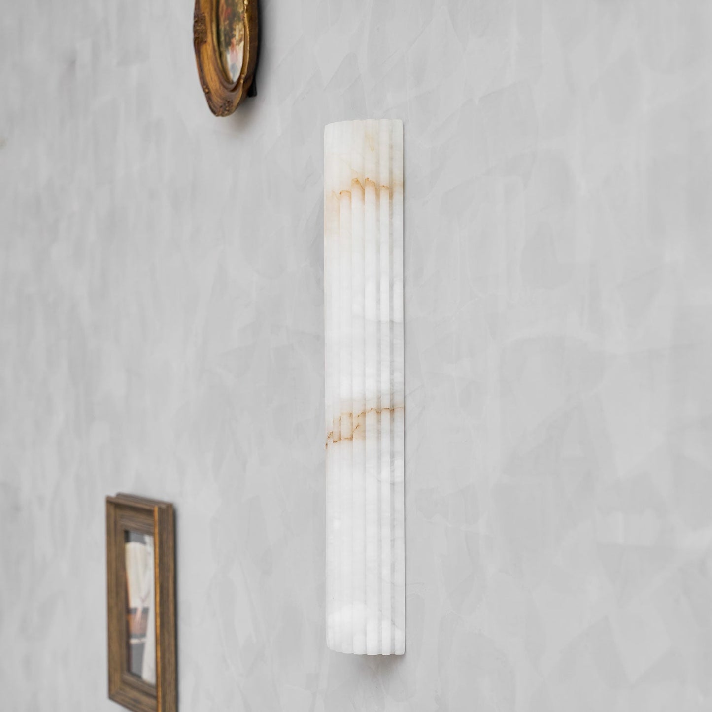 Alabaster Wall Light - Elegant Design, Adjustable Brightness