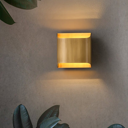 Leclerc Brass Wall Lamp - Elegant Design, Adjustable Light Direction