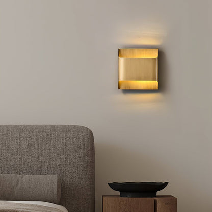 Leclerc Brass Wall Lamp - Elegant Design, Adjustable Light Direction
