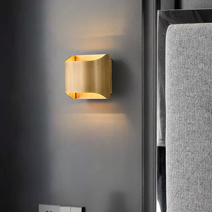 Leclerc Brass Wall Lamp - Elegant Design, Adjustable Light Direction