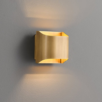 Leclerc Brass Wall Lamp - Elegant Design, Adjustable Light Direction