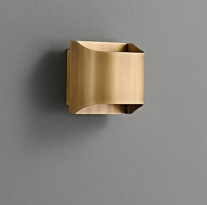 Leclerc Brass Wall Lamp - Elegant Design, Adjustable Light Direction