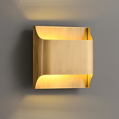 Leclerc Brass Wall Lamp - Elegant Design, Adjustable Light Direction