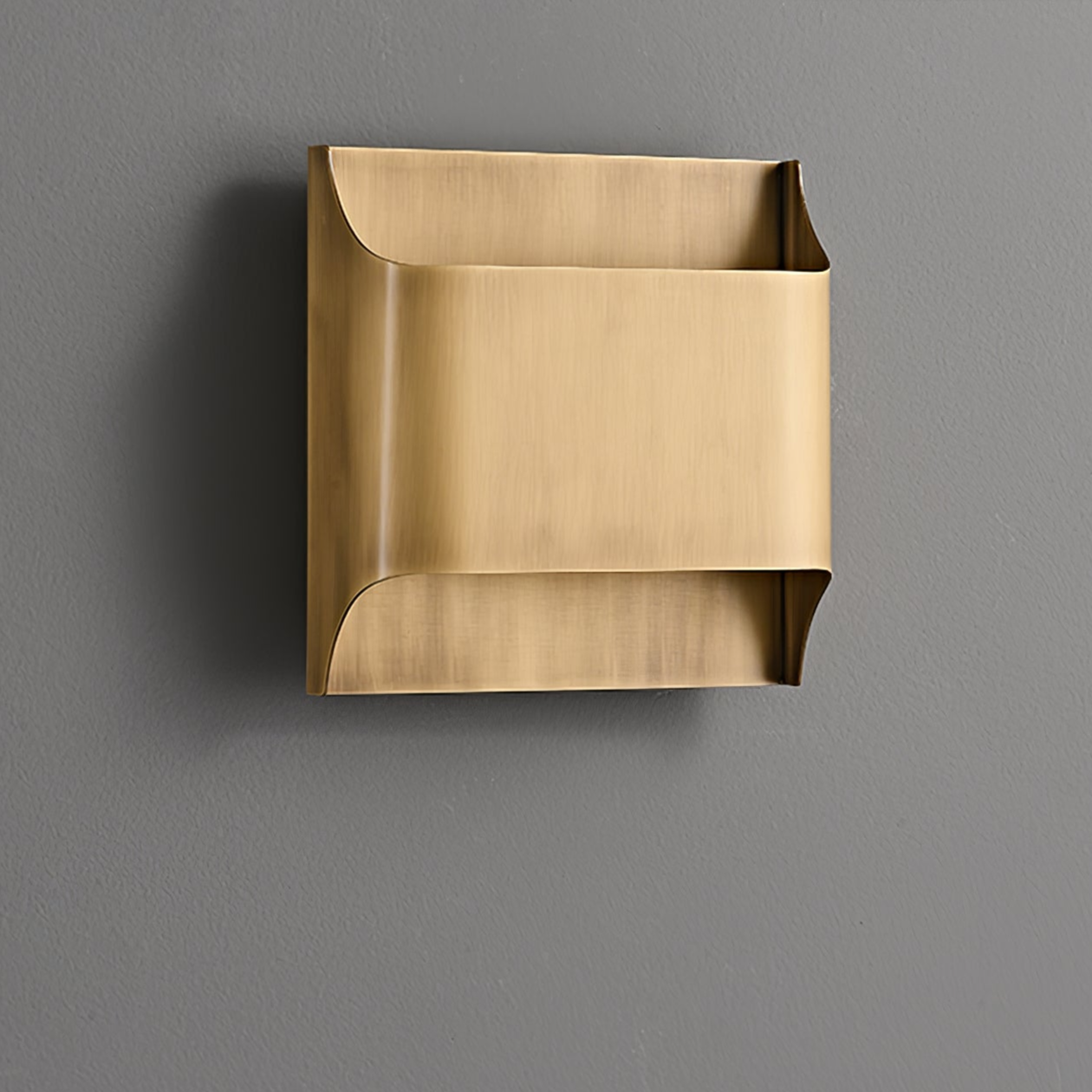 Leclerc Brass Wall Lamp - Elegant Design, Adjustable Light Direction