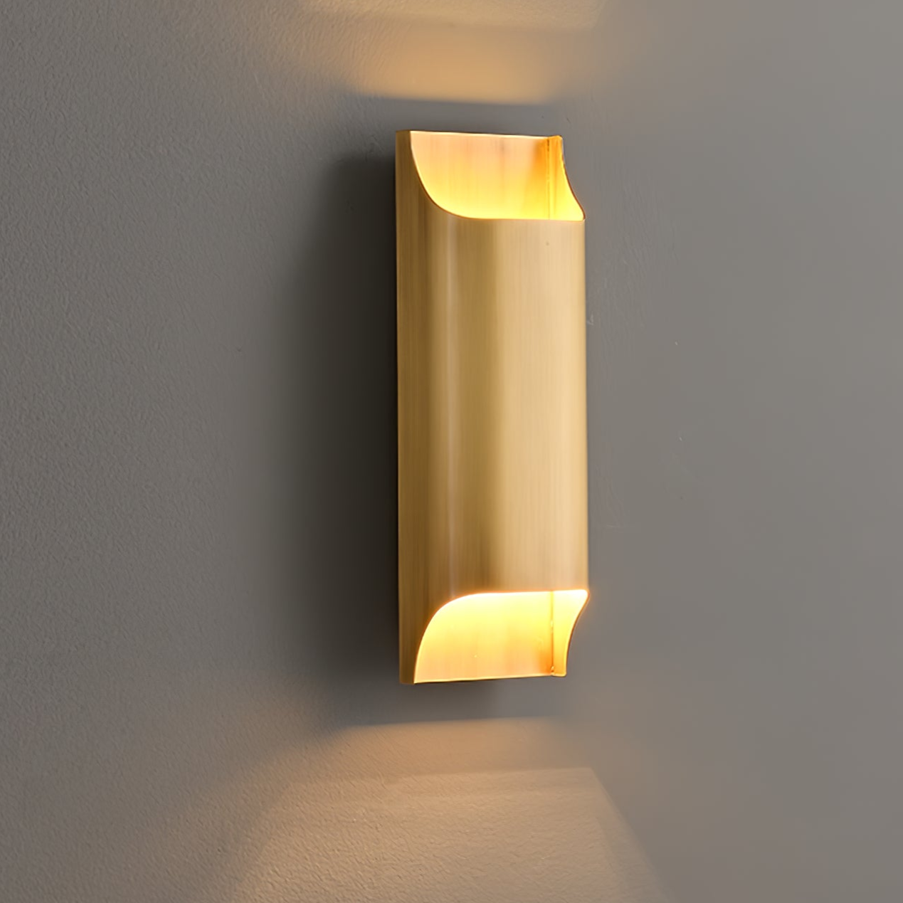Leclerc Brass Wall Lamp - Elegant Design, Adjustable Light Direction