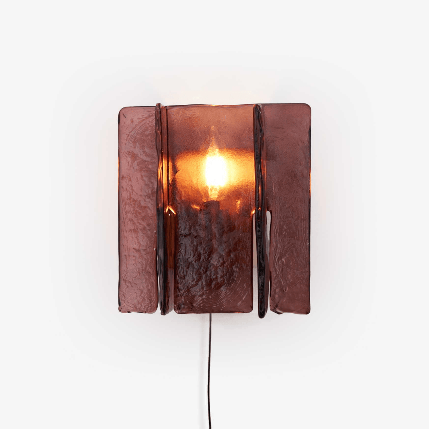 Blason Plug-in Wall Light with Adjustable Brightness and Modern Design