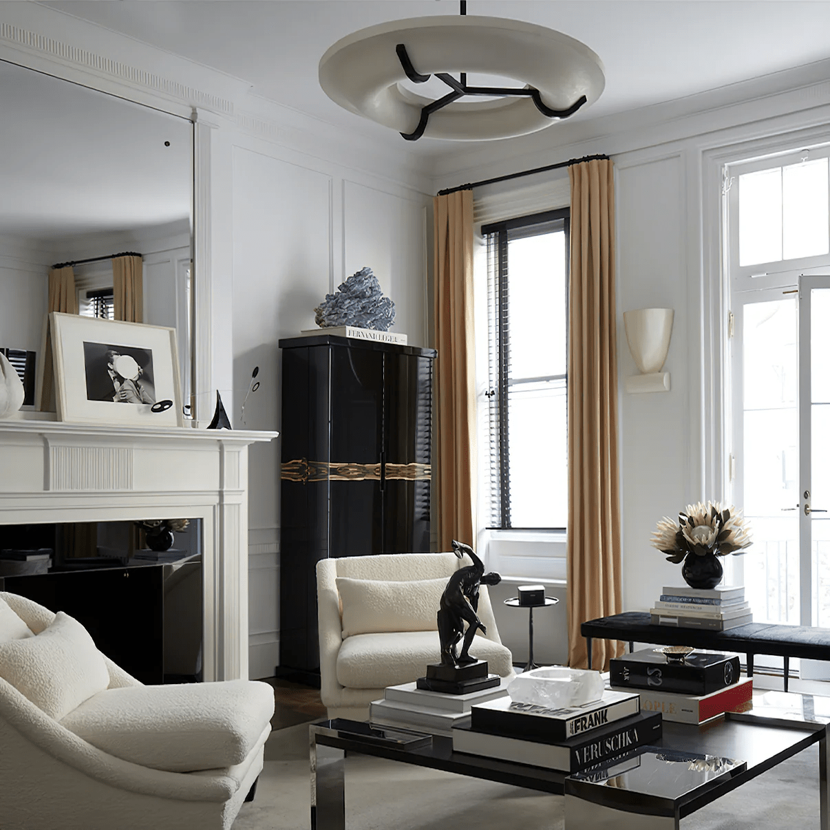 Elegant Alabaster Pendant Light - Adjustable Height, Soft Glow
