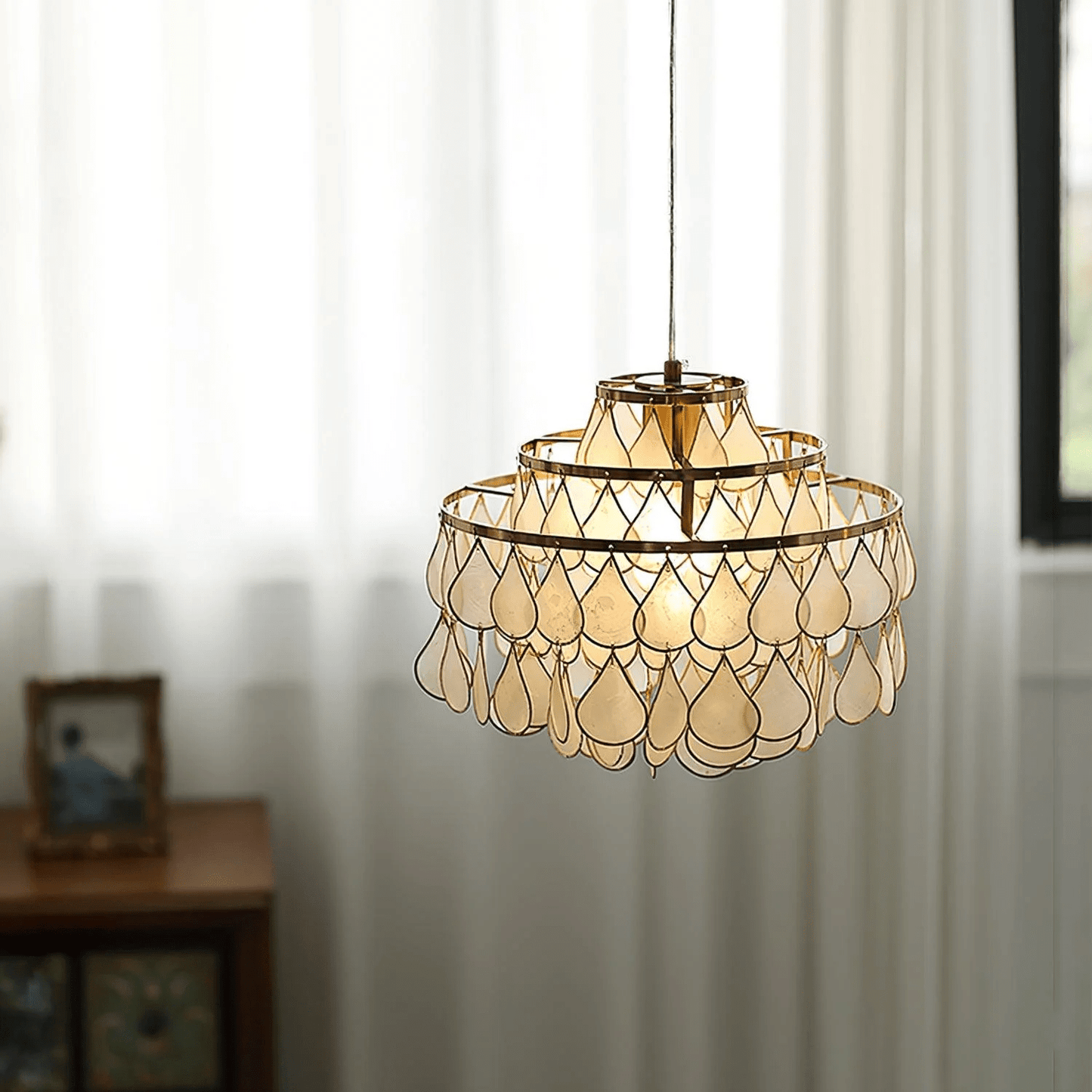 Elegant Teardrop Shell Chandelier - Dimmable, Adjustable Height