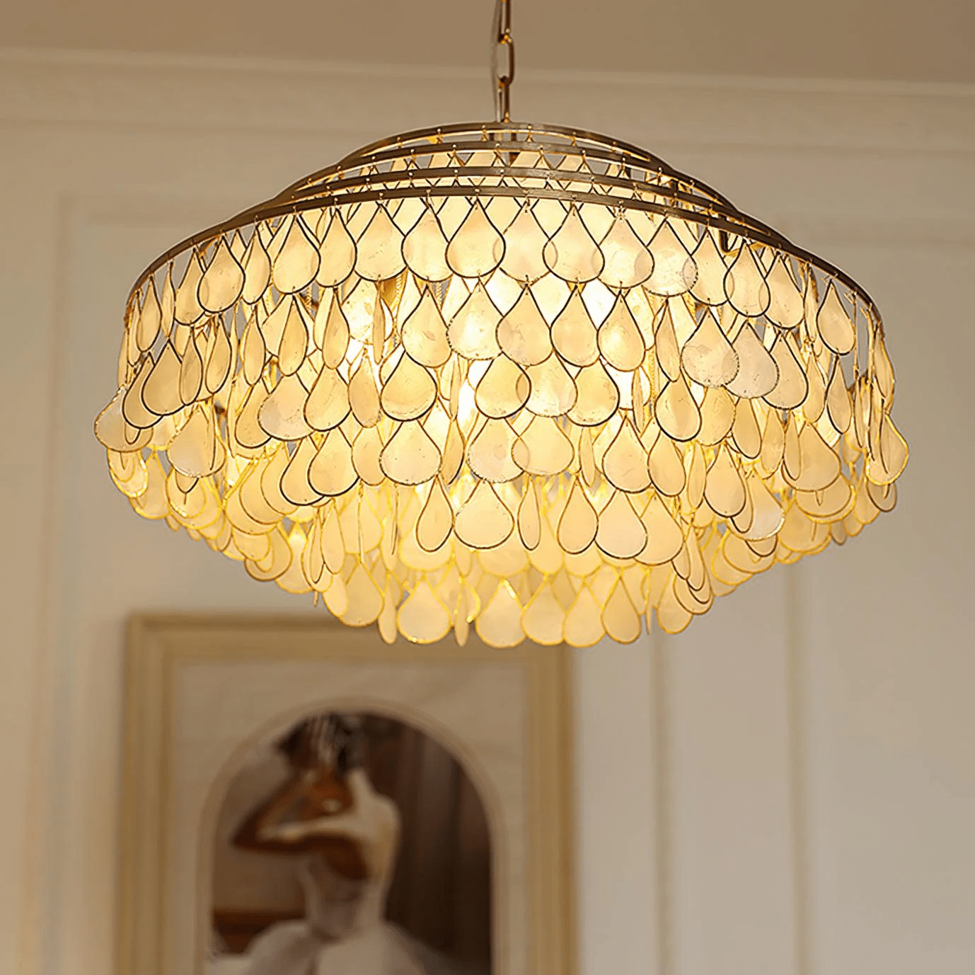 Elegant Teardrop Shell Chandelier - Dimmable, Adjustable Height