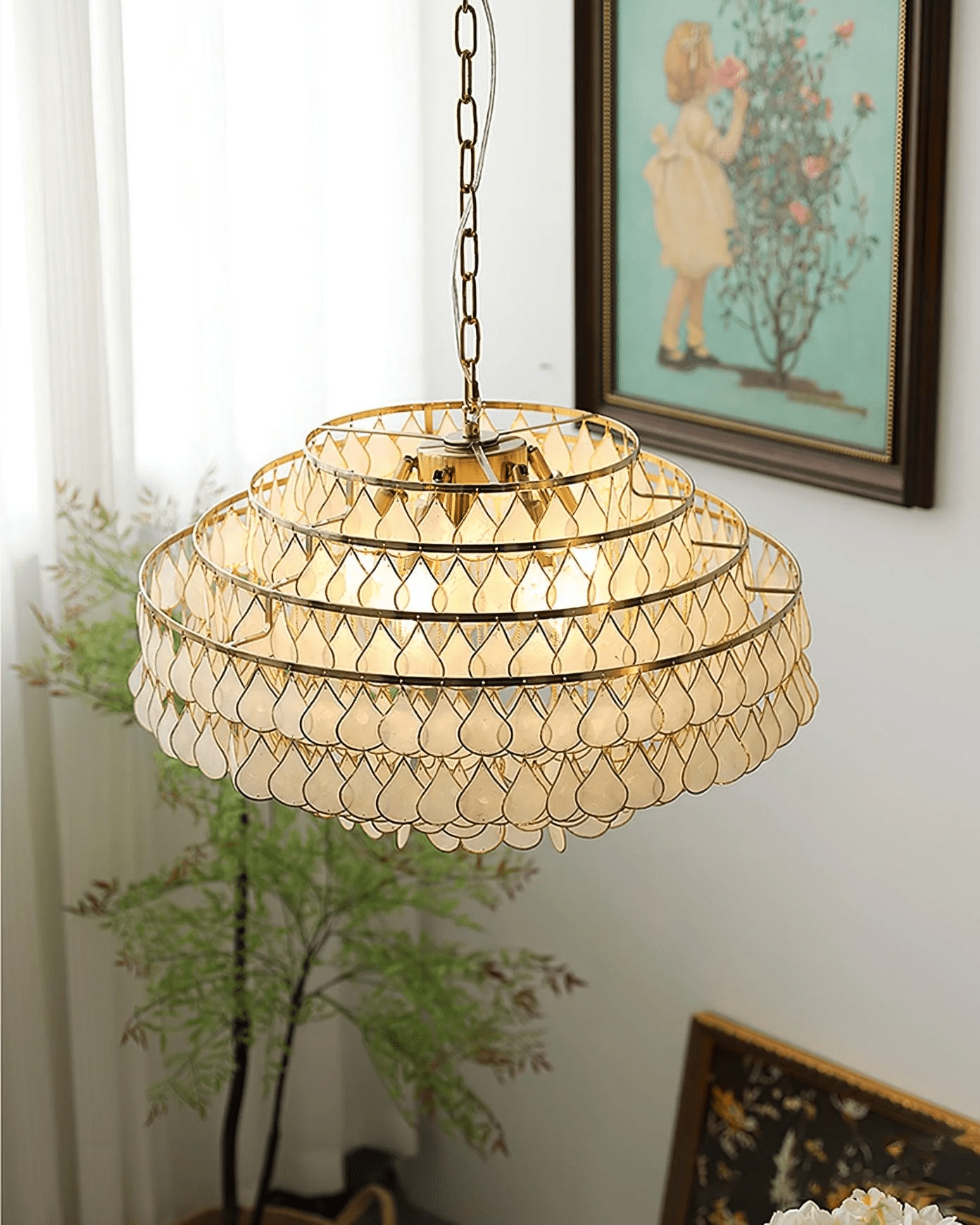 Elegant Teardrop Shell Chandelier - Dimmable, Adjustable Height
