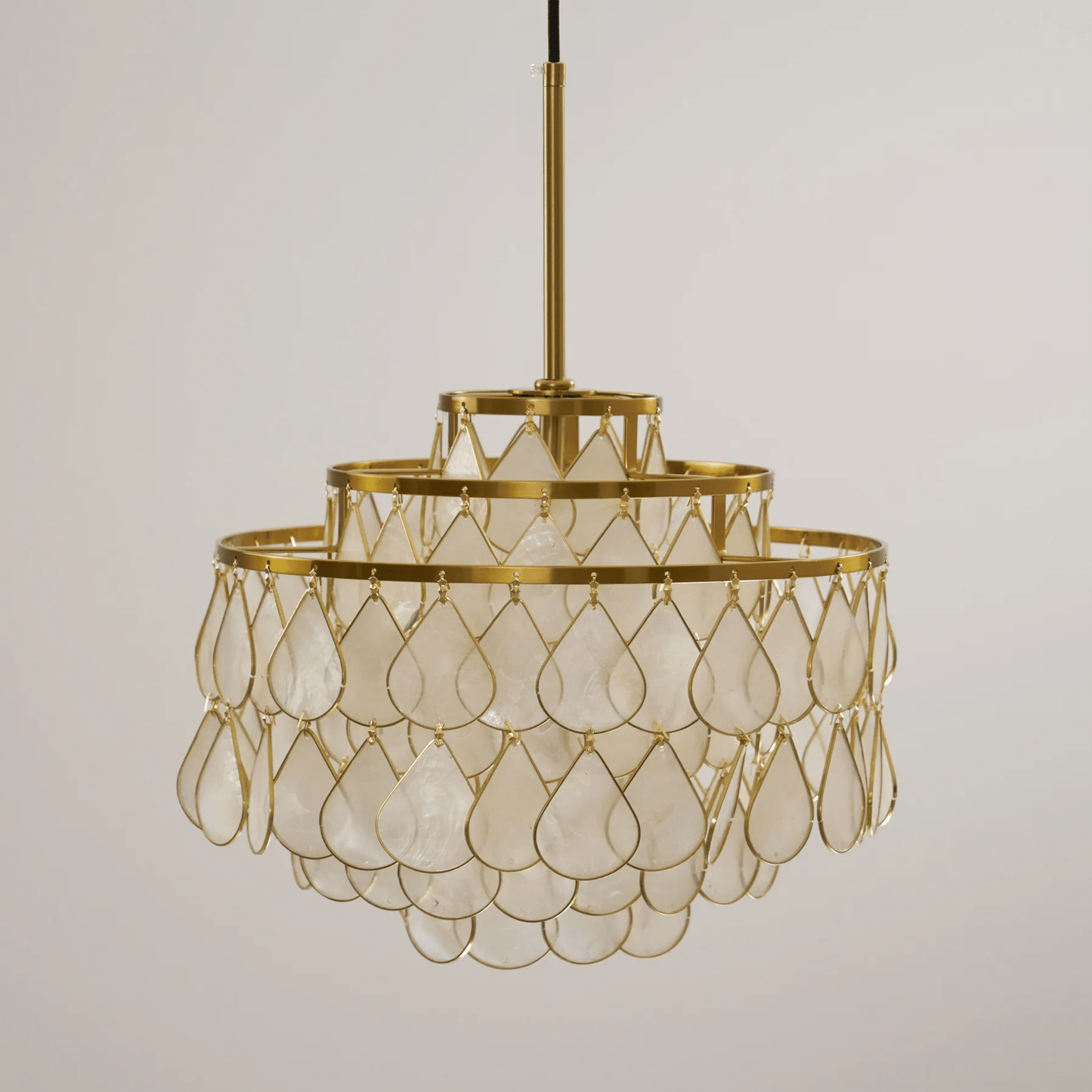 Elegant Teardrop Shell Chandelier - Dimmable, Adjustable Height