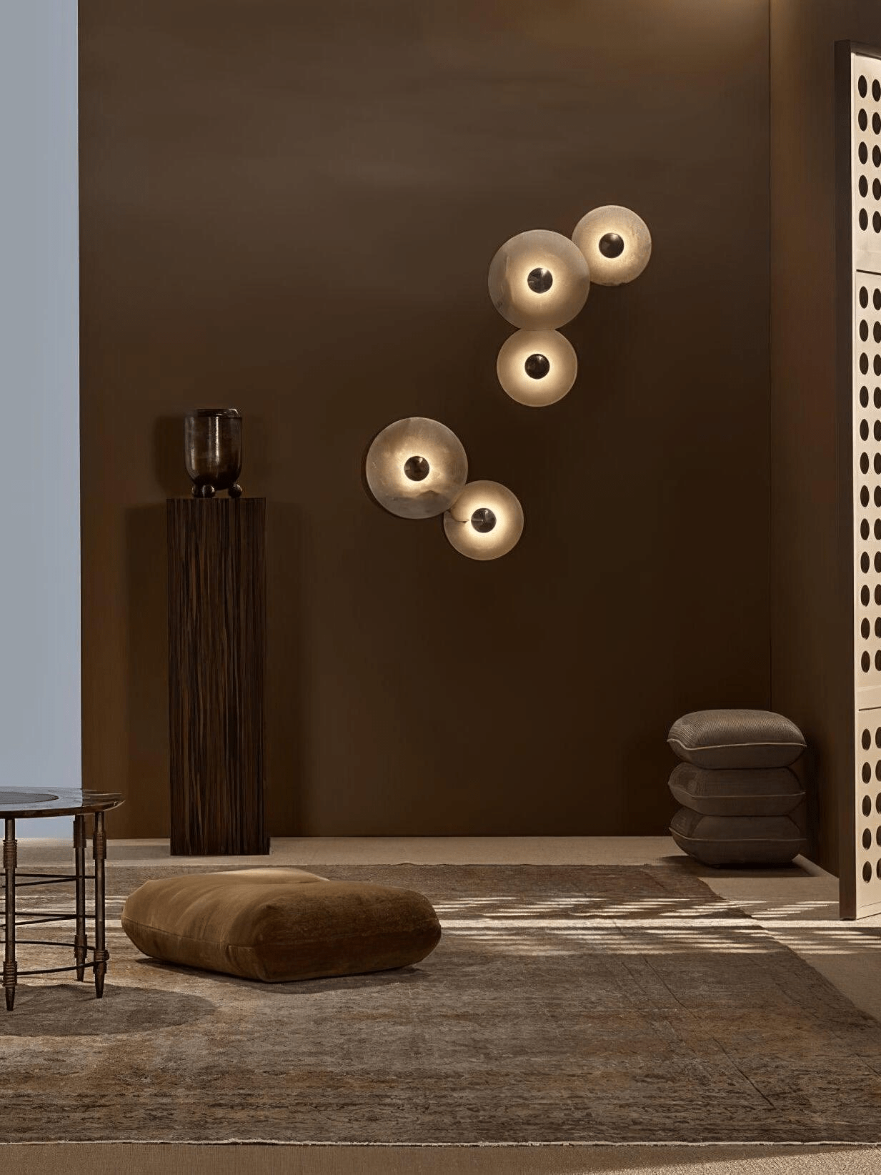 Nayra Alabaster Wall Lamp - Elegant Design with Adjustable Light Direc