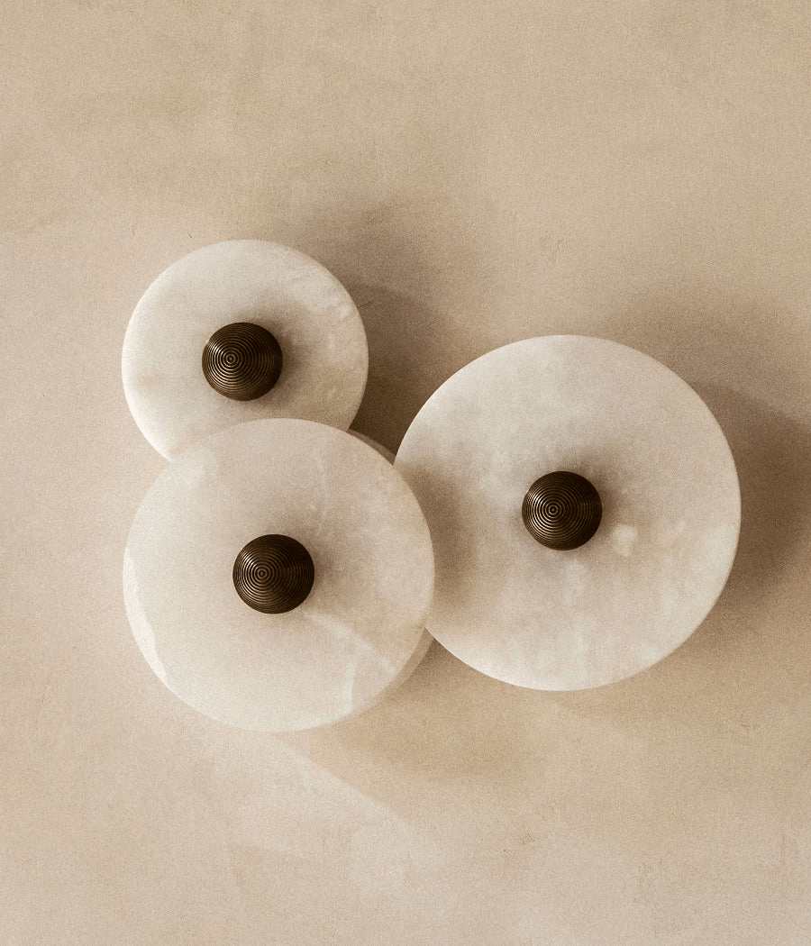 Nayra Alabaster Wall Lamp - Elegant Design with Adjustable Light Direc