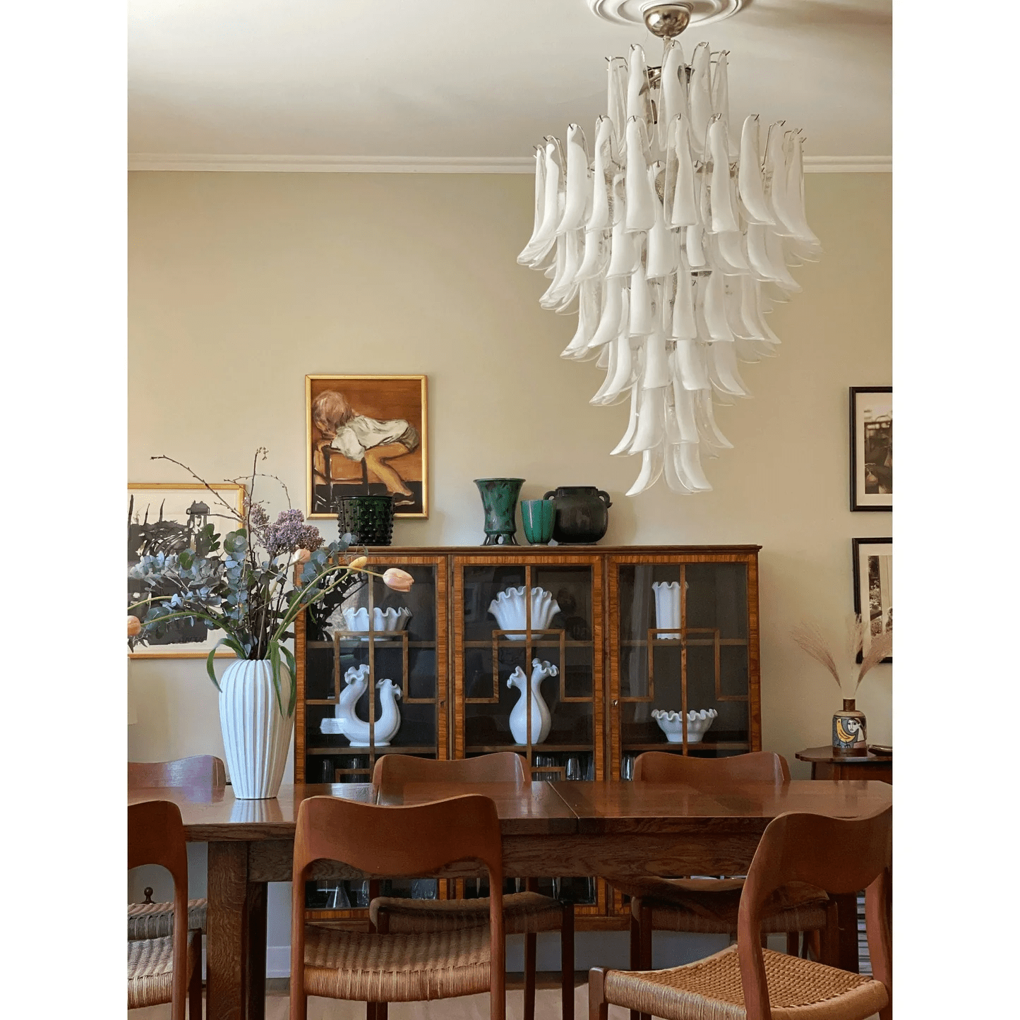 Dravina Glass Petals Pendant Lamp - Modern Design, Adjustable Height