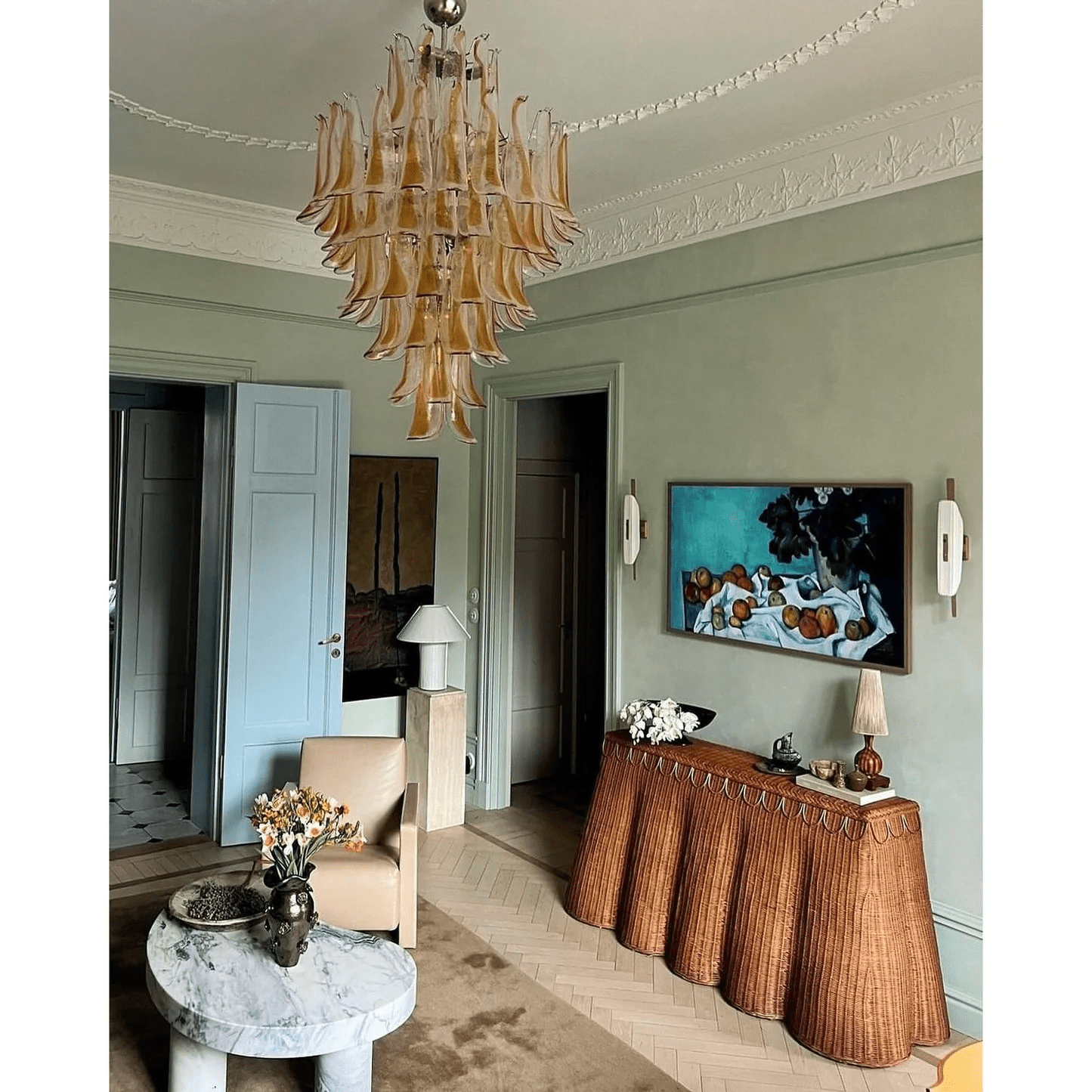 Dravina Glass Petals Pendant Lamp - Modern Design, Adjustable Height