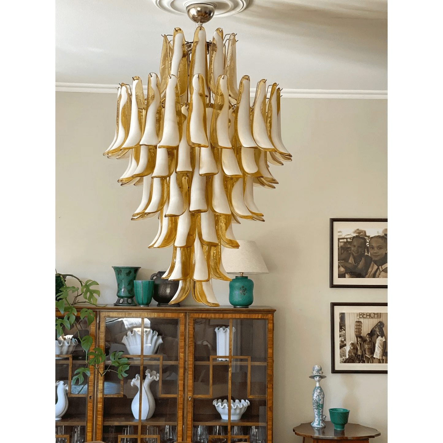 Dravina Glass Petals Pendant Lamp - Modern Design, Adjustable Height
