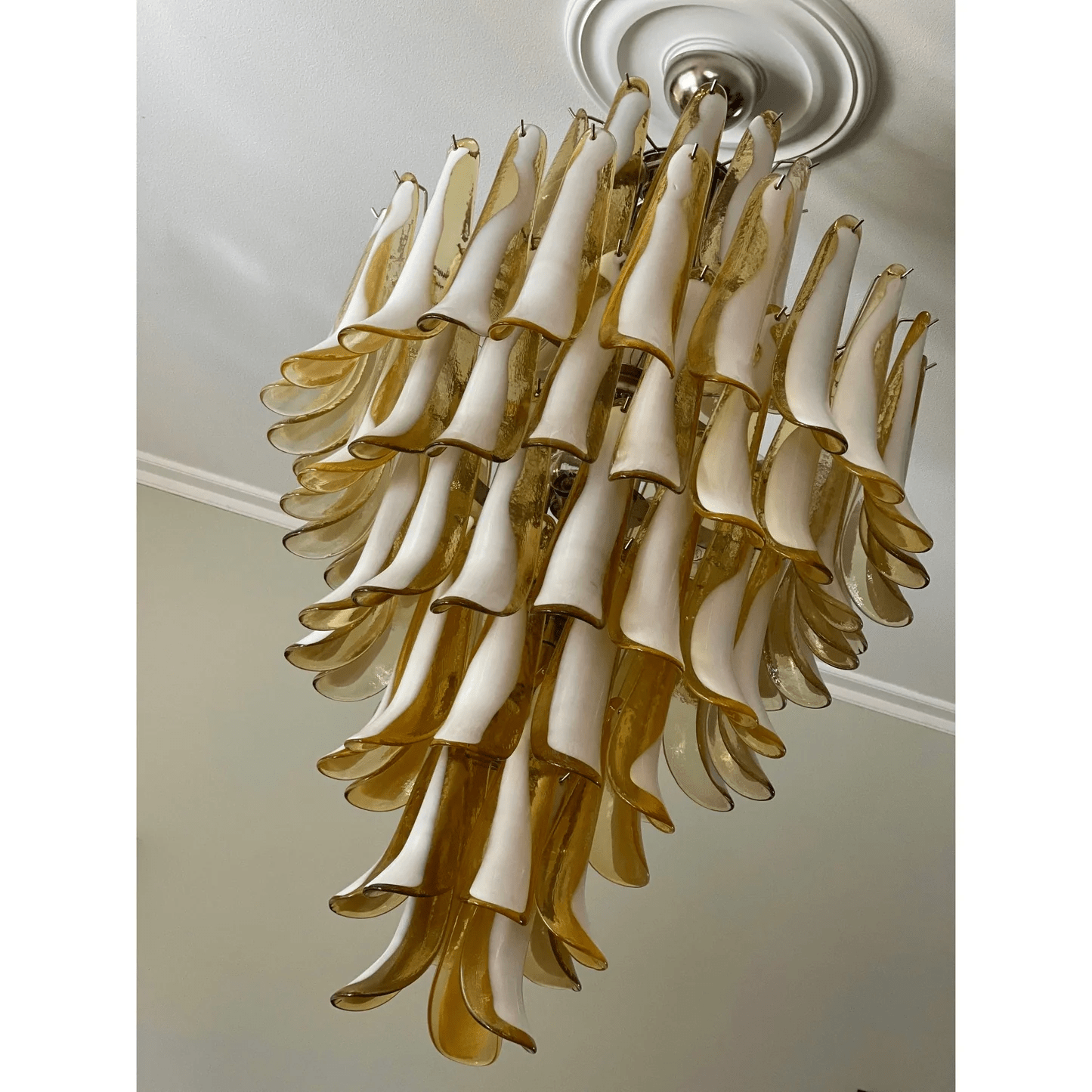 Dravina Glass Petals Pendant Lamp - Modern Design, Adjustable Height