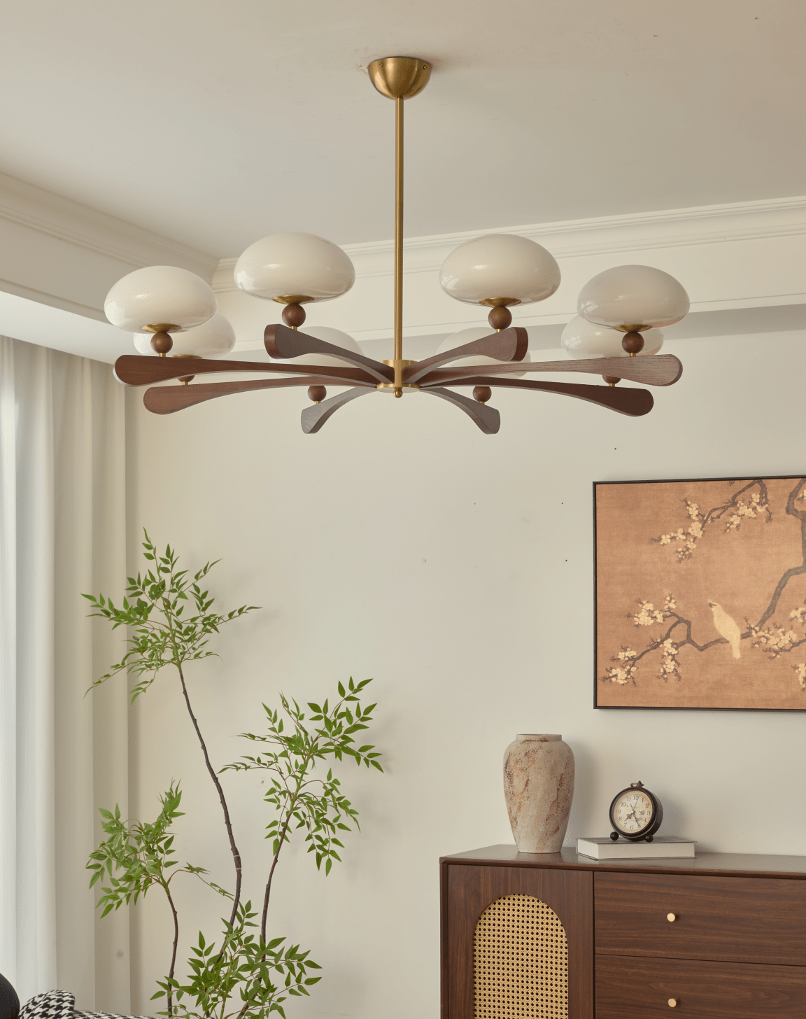 Evander Ray Chandelier - Elegant Lighting Fixture with Adjustable Heig