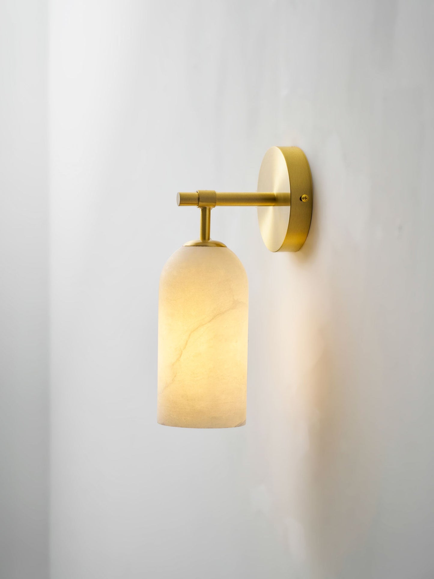 Pillar Alabaster Wall Sconce - Elegant Design, Soft Ambient Lighting