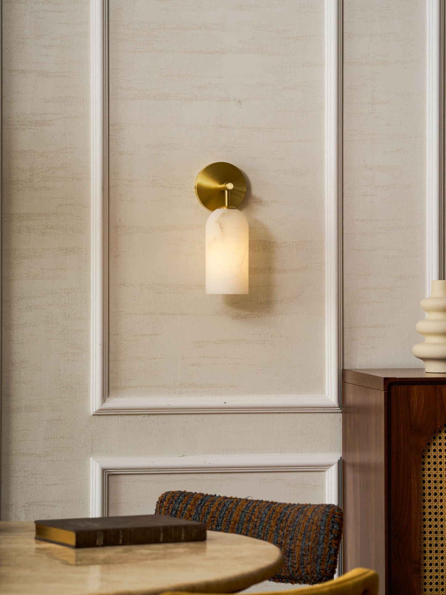 Pillar Alabaster Wall Sconce - Elegant Design, Soft Ambient Lighting