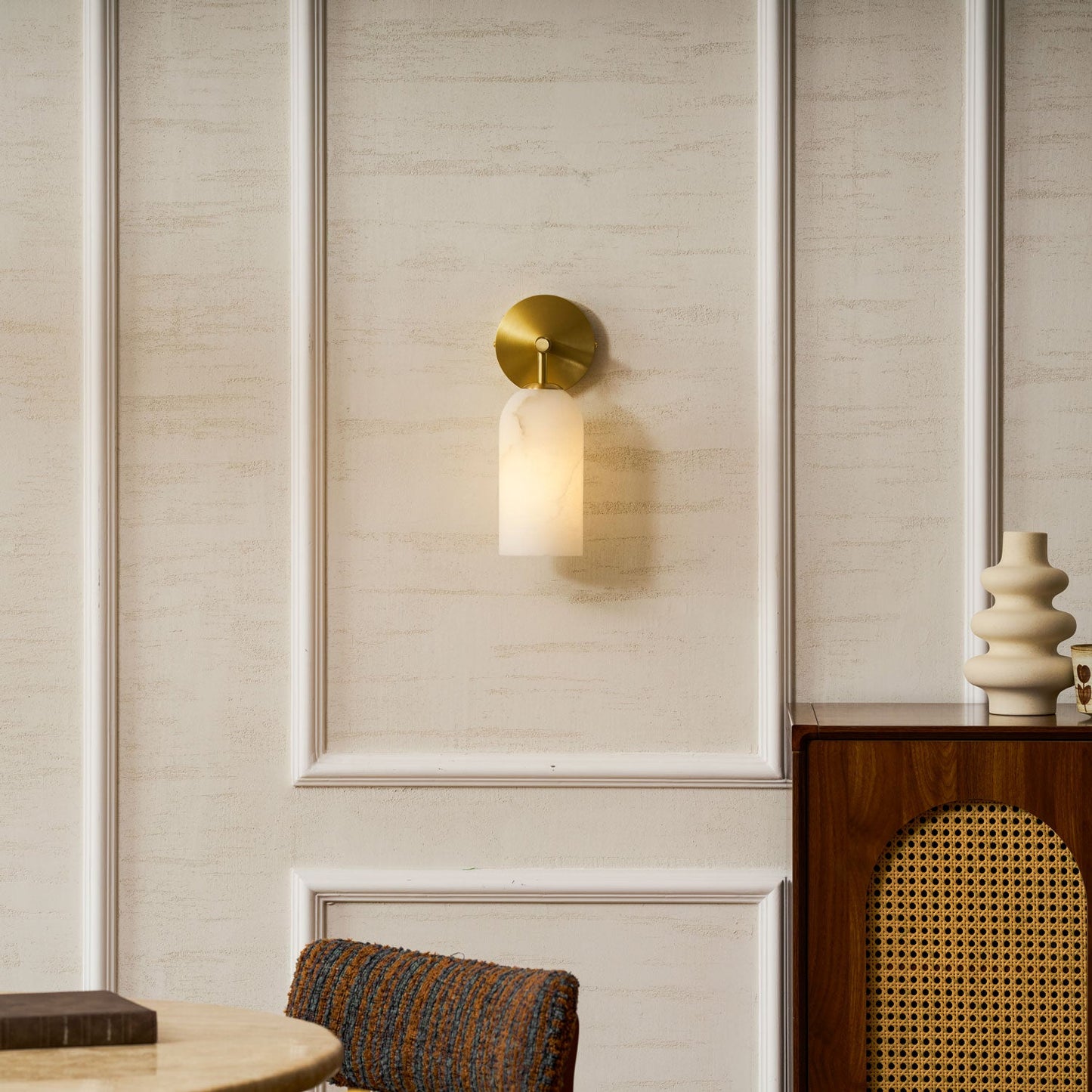 Pillar Alabaster Wall Sconce - Elegant Design, Soft Ambient Lighting