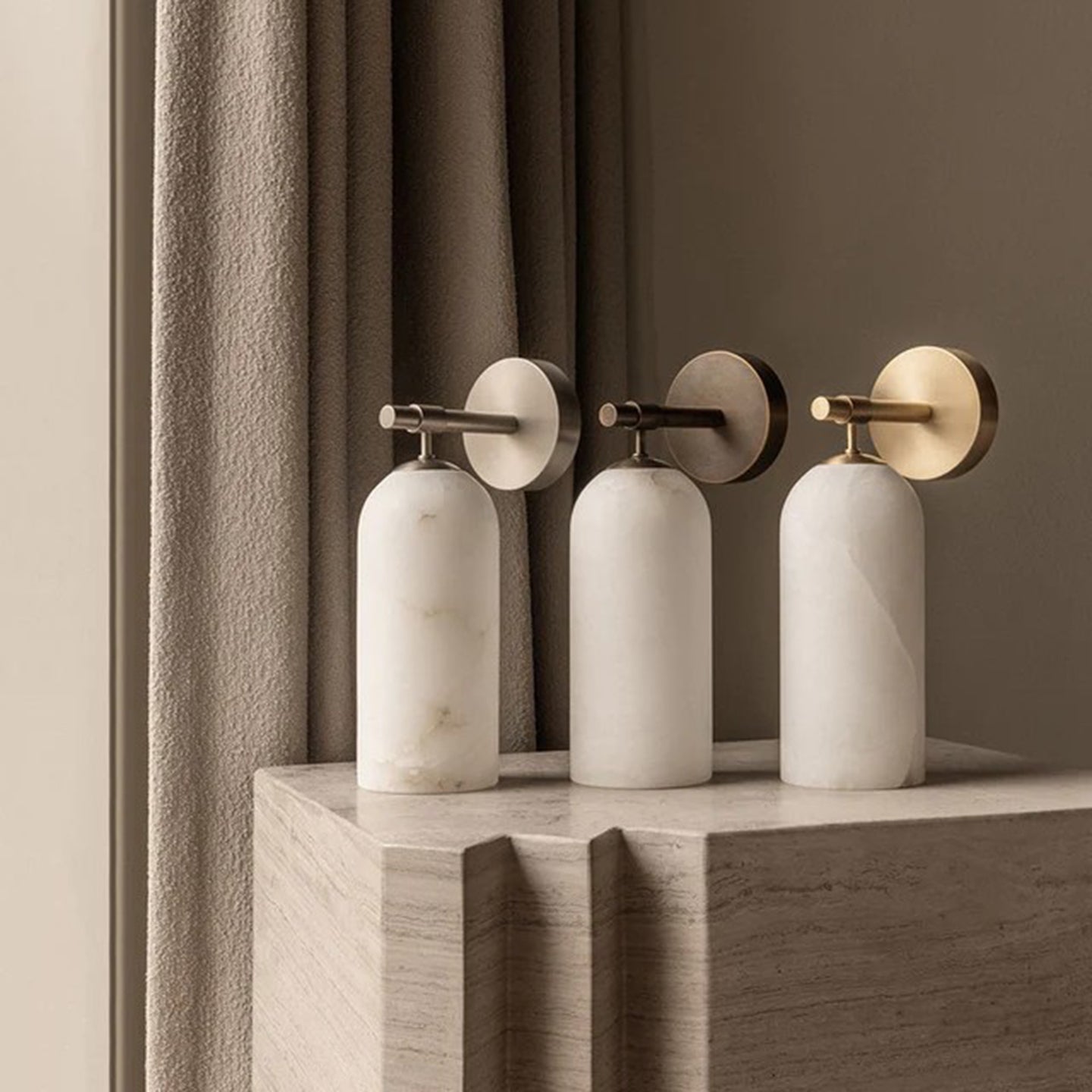 Pillar Alabaster Wall Sconce - Elegant Design, Soft Ambient Lighting
