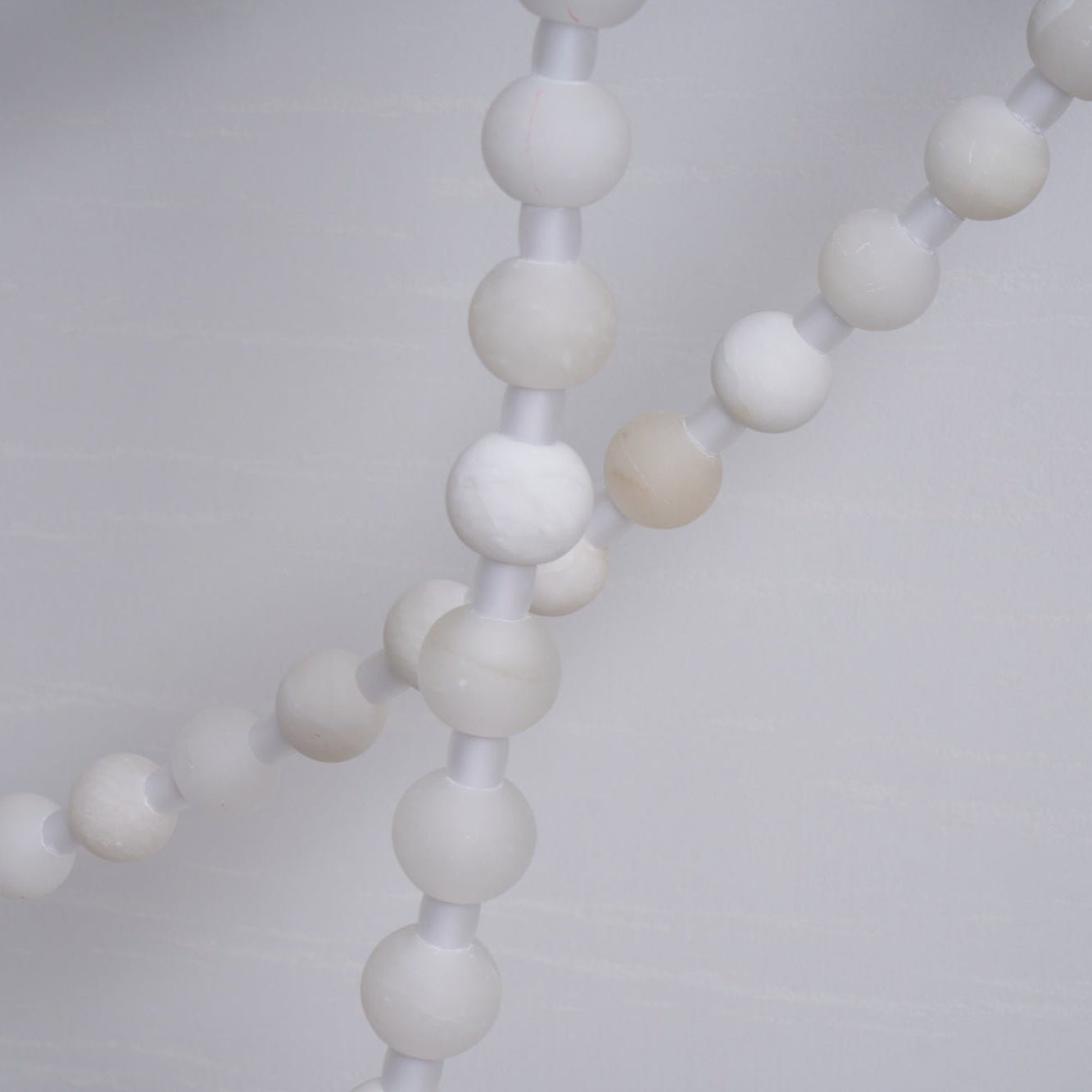 Elegant Alabaster Pearl Chandelier Necklace with Adjustable Length