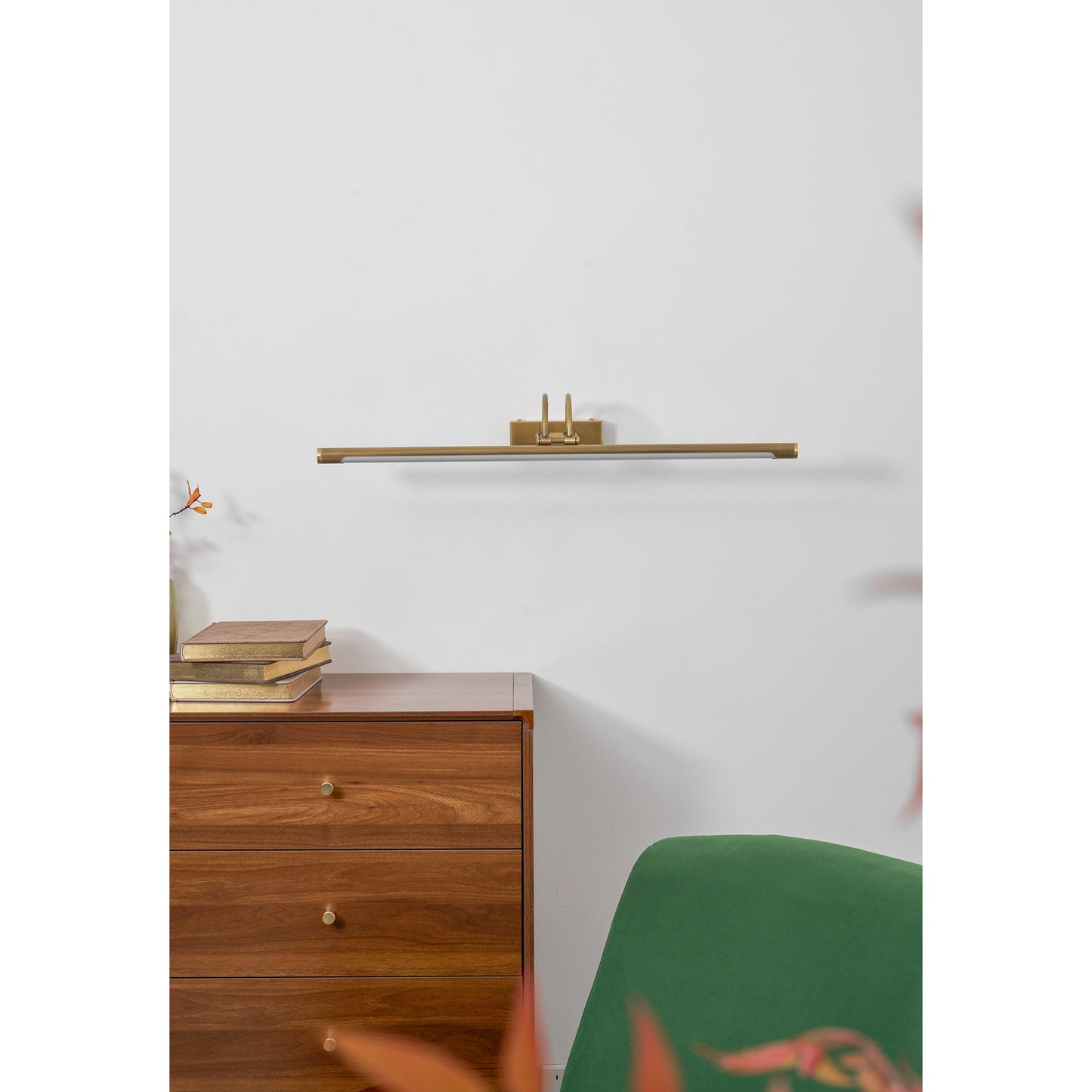 Sleek Linear Vanity Wall Light - Energy-Efficient & Adjustable Brightn