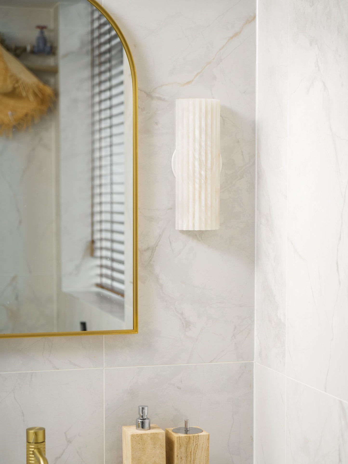 Alabaster Wall Light - Elegant Design, Adjustable Brightness
