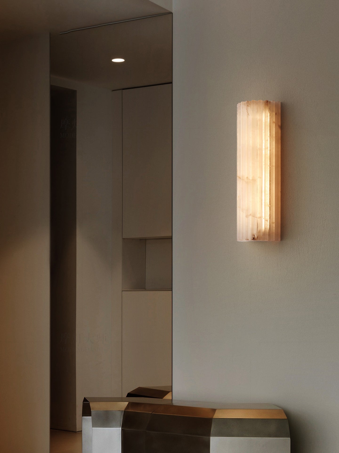 Alabaster Wall Light - Elegant Design, Adjustable Brightness