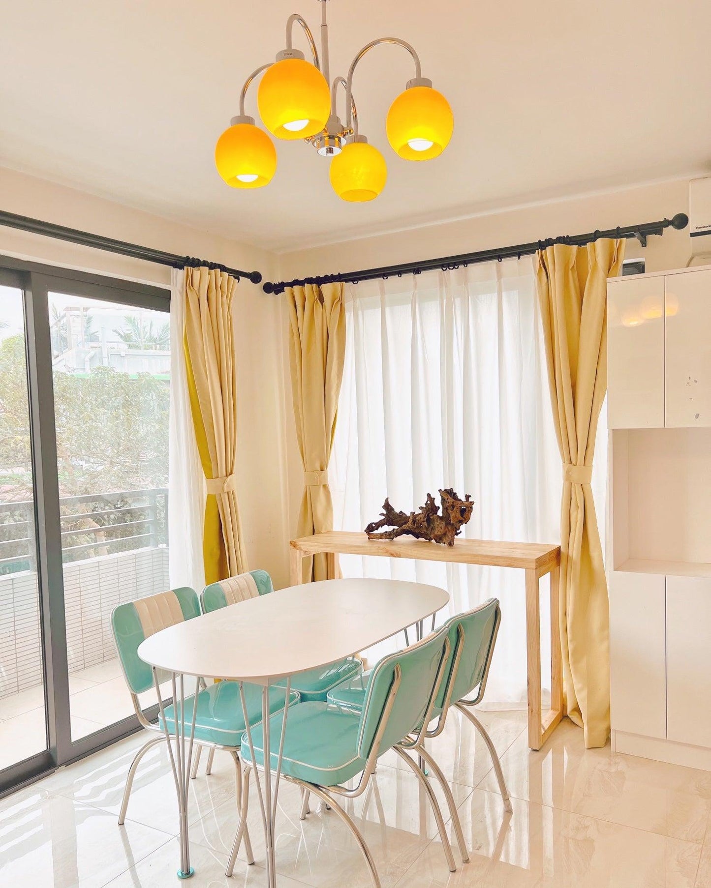 Loa Chandeliers - Elegant Lighting Fixture with Adjustable Brightness