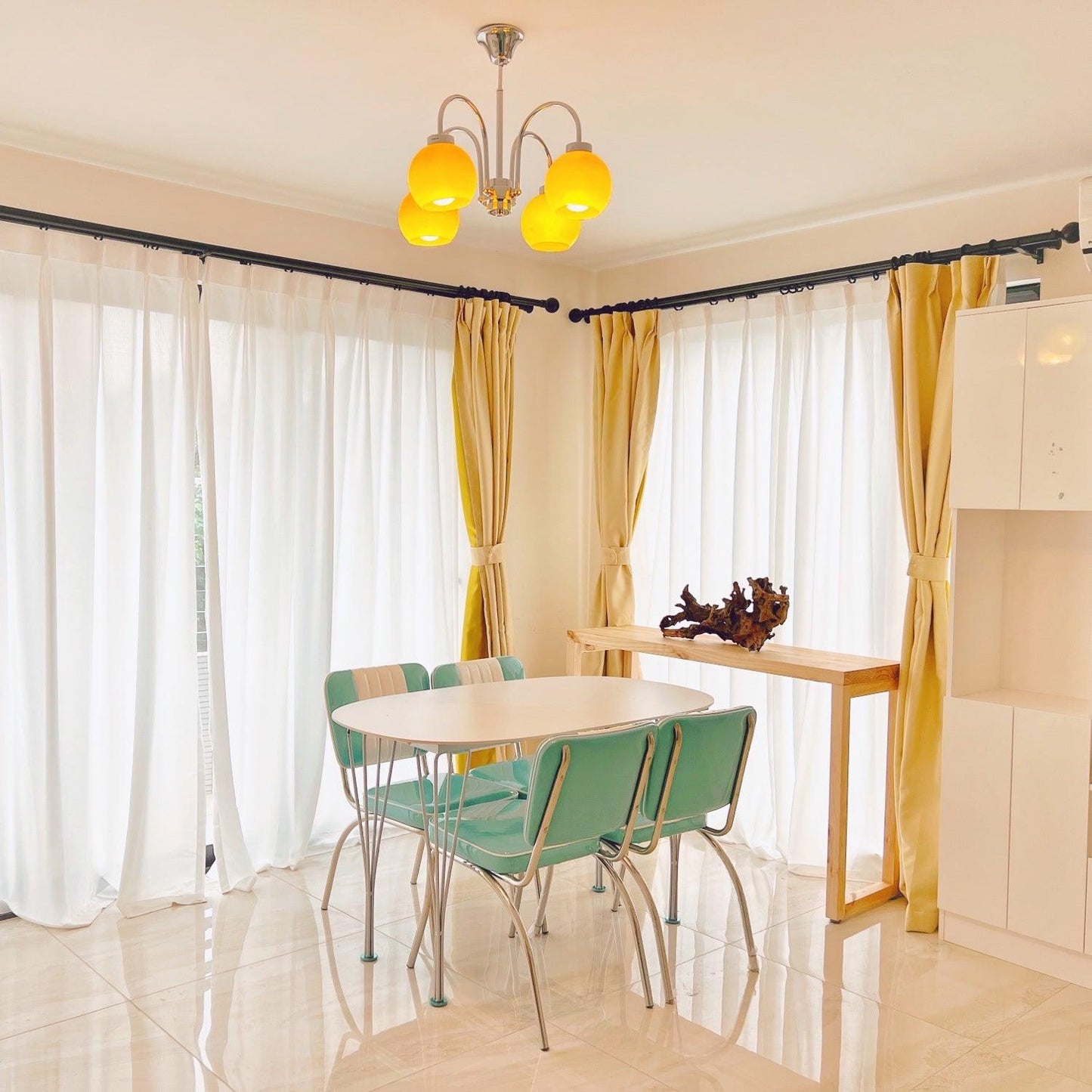 Loa Chandeliers - Elegant Lighting Fixture with Adjustable Brightness
