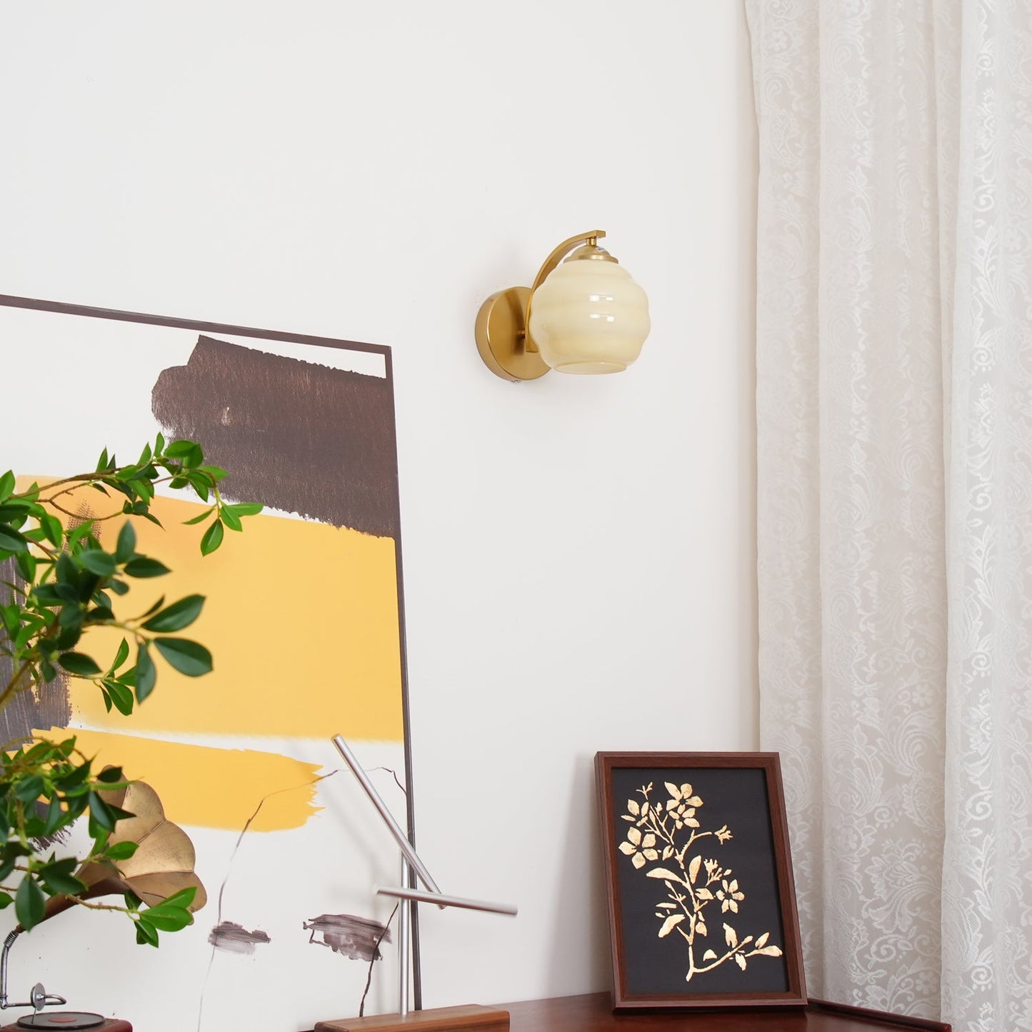 Art Deco Vintage Wall Lamp with Adjustable Brightness and Elegant Desi