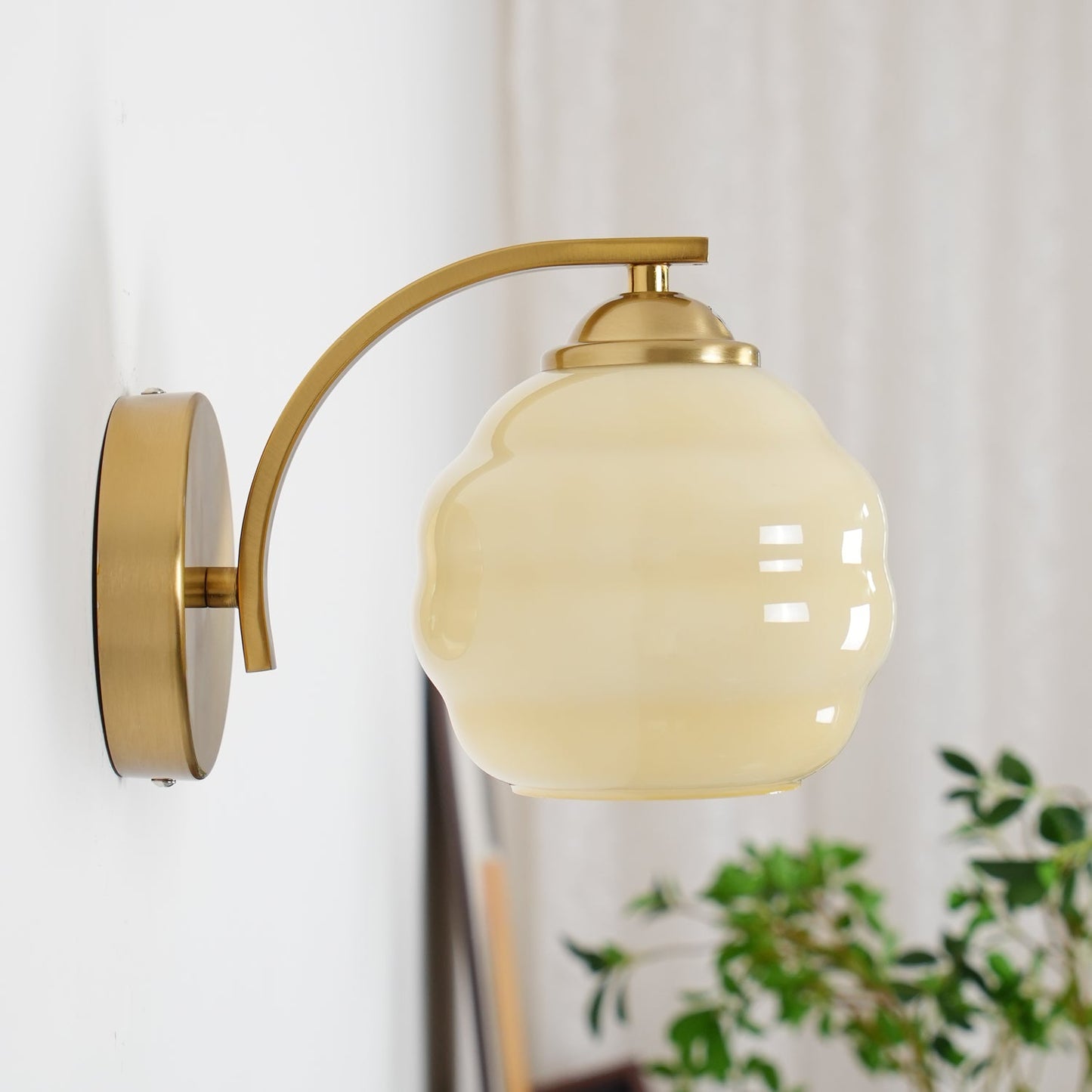 Art Deco Plug-in Wall Lamp with Adjustable Brightness & Modern Design