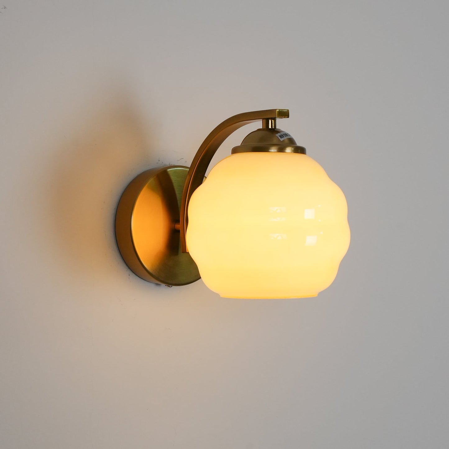 Art Deco Vintage Wall Lamp with Adjustable Brightness and Elegant Desi