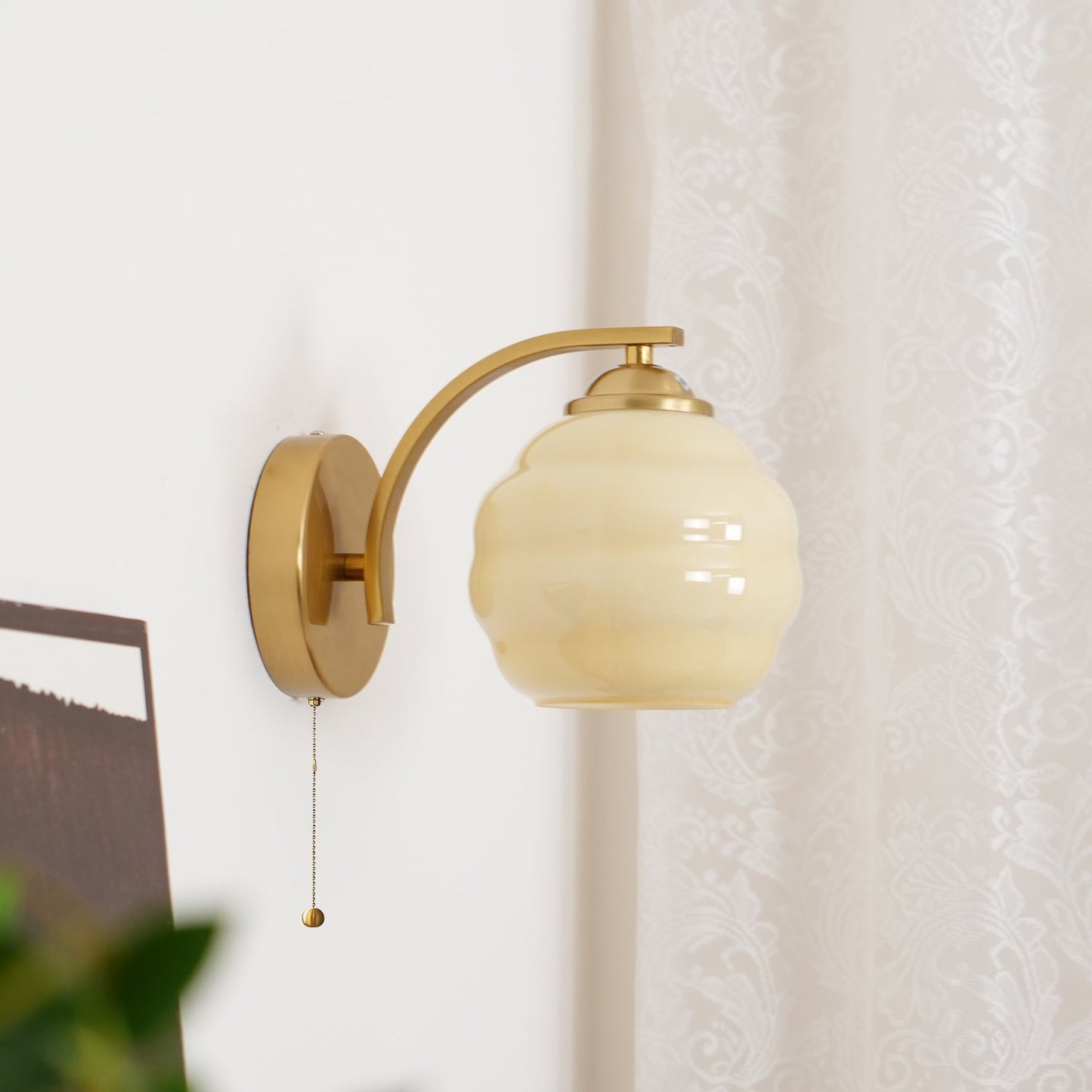 Gatsby Wall Lamp - Adjustable Brightness & Modern Design